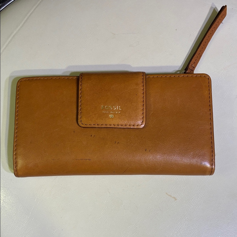Fossil Tan Leather Clutch Wallet